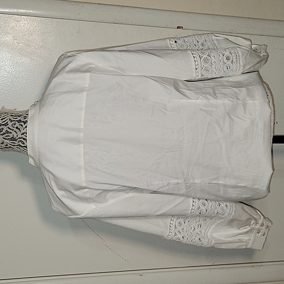 Chico's Poplin sleeve White Blouse Lace Sleeve Detail Button Down L beach Top - Picture 4 of 7
